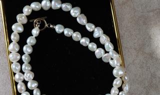 施家珍珠和淡水珍珠哪个好 天然珍珠项链价格